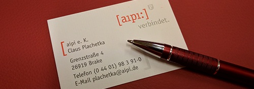 Visitenkarte von aipi mit Füller Visitenkarte von aipi mit Füller